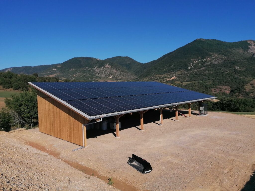 découvrez l'agriculture photovoltaïque, une solution innovante alliant production agricole et énergie solaire. apprenez comment cette méthode contemporaine permet d'optimiser les terres cultivables tout en réduisant l'empreinte carbone. explorez les avantages économiques et environnementaux de cette approche durable.
