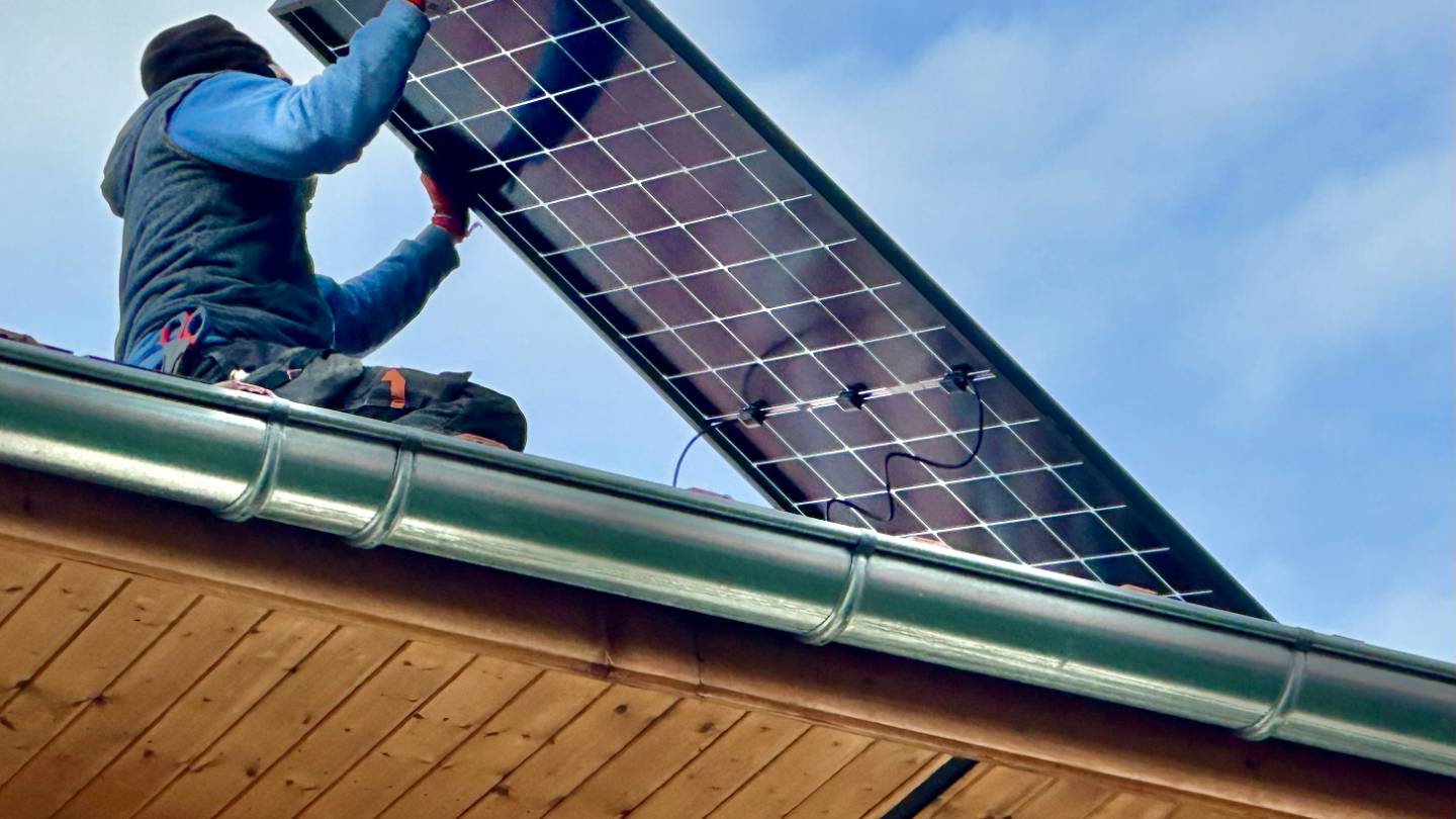 découvrez les différentes aides financières disponibles pour l'installation de panneaux photovoltaïques en france. profitez d'un ensemble de subventions, crédits d'impôt et dispositifs d'aide pour rendre votre projet énergétique plus accessible et rentable.