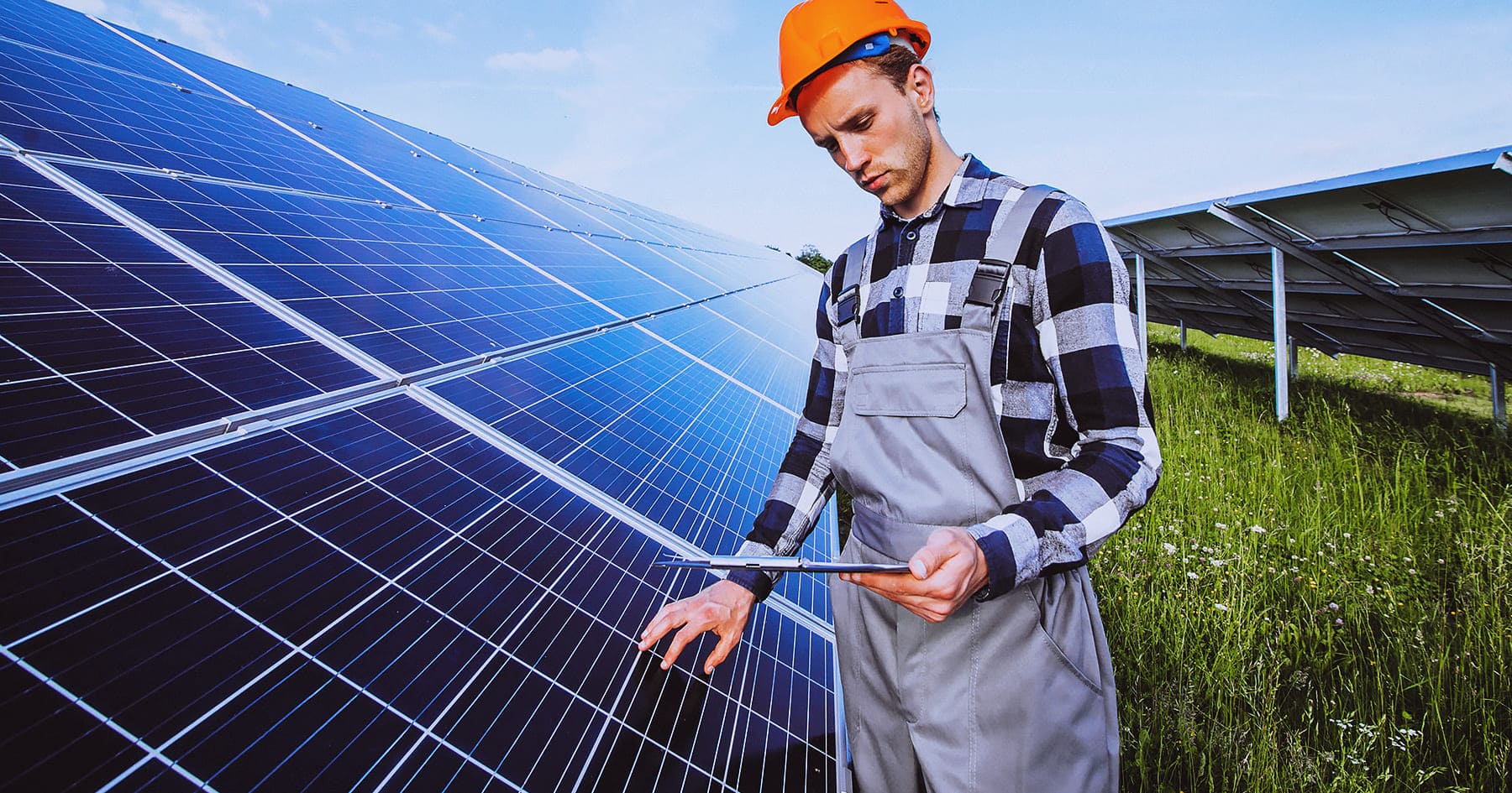 protégez votre investissement solaire avec une assurance dédiée aux panneaux photovoltaïques. découvrez des solutions sur mesure pour couvrir les risques liés à l'installation et à l'exploitation de votre système énergétique. optez pour la tranquillité d'esprit et sécurisez votre production d'électricité verte.