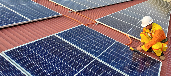 découvrez les avantages de l'autoconsommation photovoltaïque : une solution écologique qui vous permet de produire et d'utiliser votre propre énergie solaire, réduisant ainsi vos factures d'électricité tout en contribuant à un avenir durable.