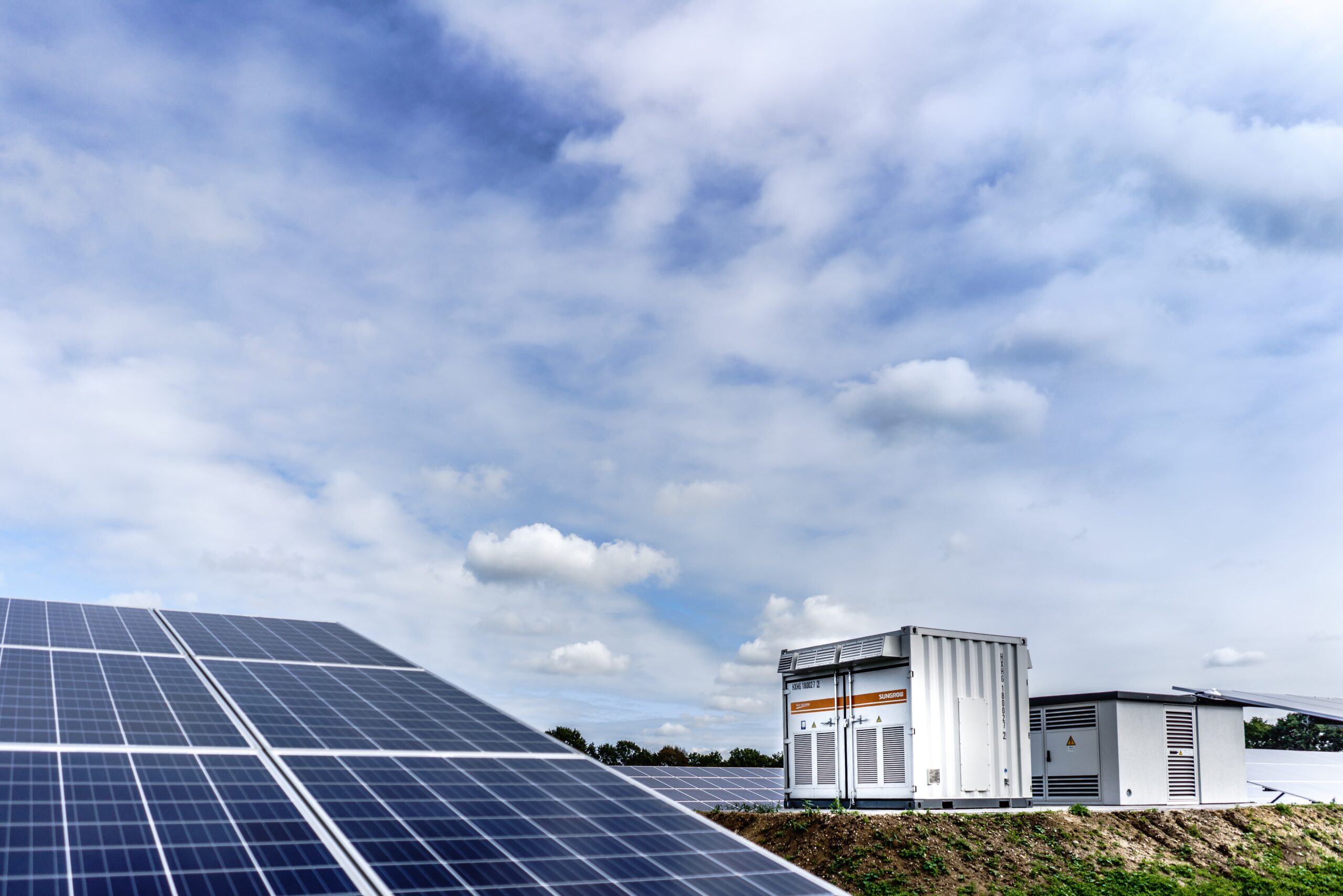 découvrez les nombreux avantages de l'énergie solaire, une source d'énergie renouvelable et durable. apprenez comment elle réduit vos factures d'électricité, diminue votre empreinte carbone et contribue à un avenir plus vert.