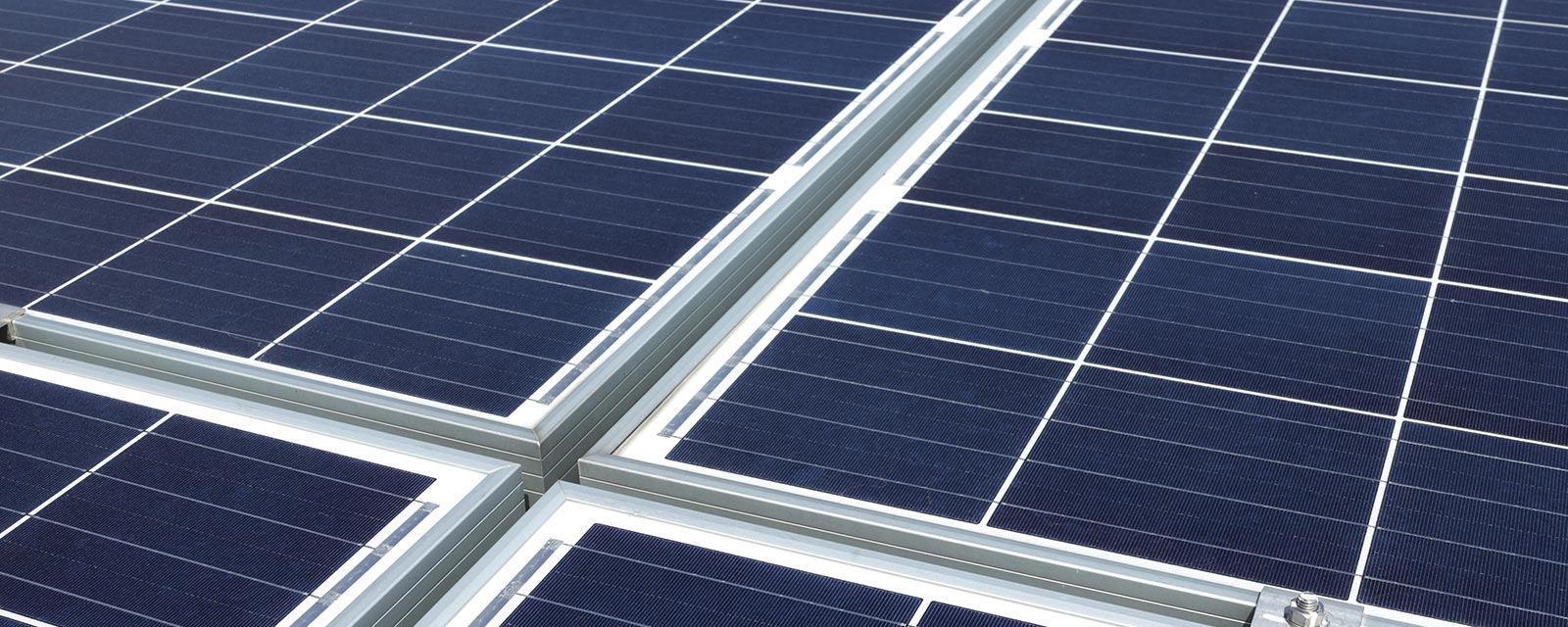 découvrez les principaux avantages et inconvénients des panneaux photovoltaïques. informez-vous sur les bénéfices écologiques et économiques qu'ils offrent, ainsi que sur les défis à considérer avant de faire le choix d'une installation solaire.