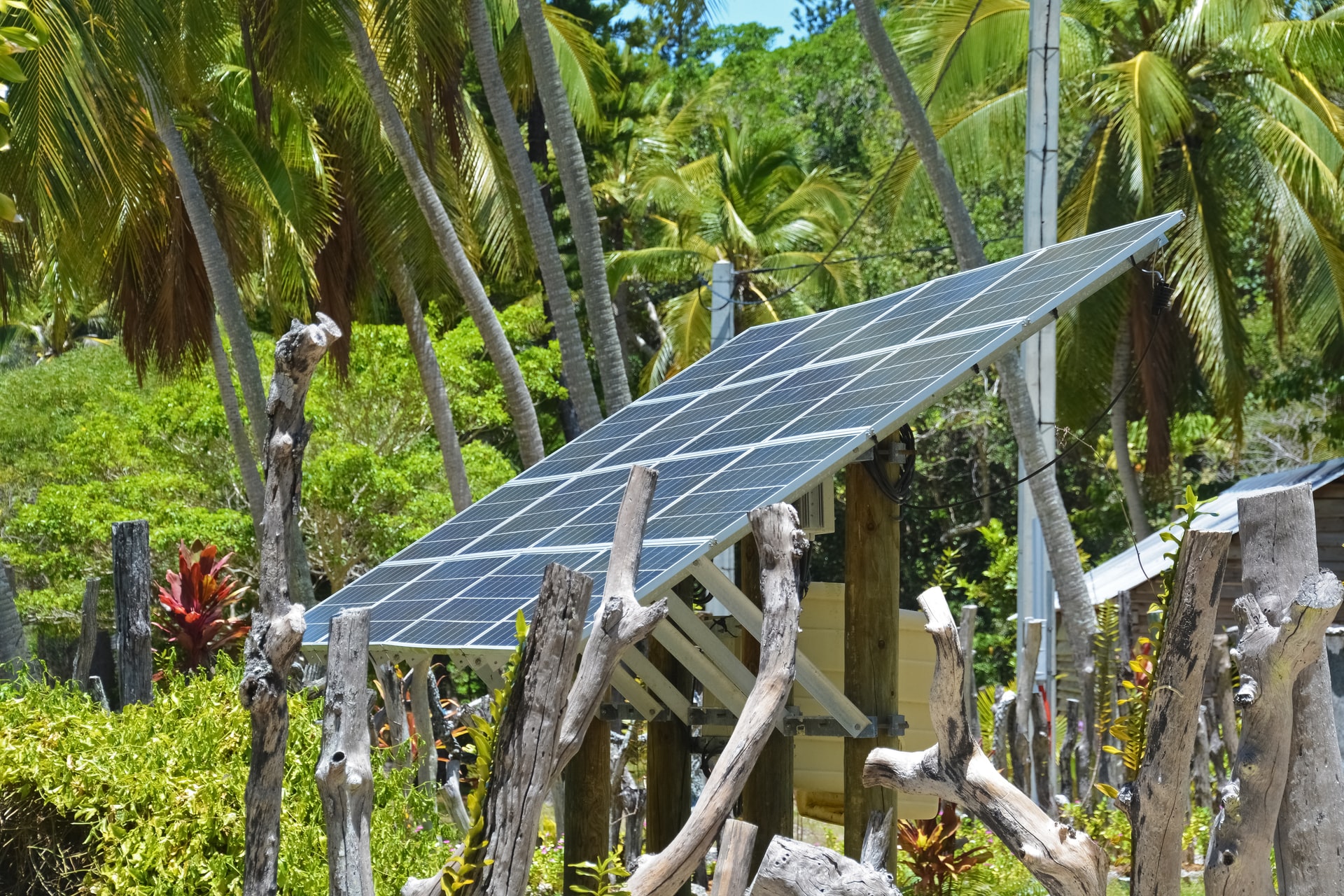 découvrez les avantages et inconvénients des panneaux photovoltaïques. apprenez comment ils peuvent réduire vos factures d'électricité et leur impact environnemental, tout en considérant les coûts initiaux et les contraintes d'installation.
