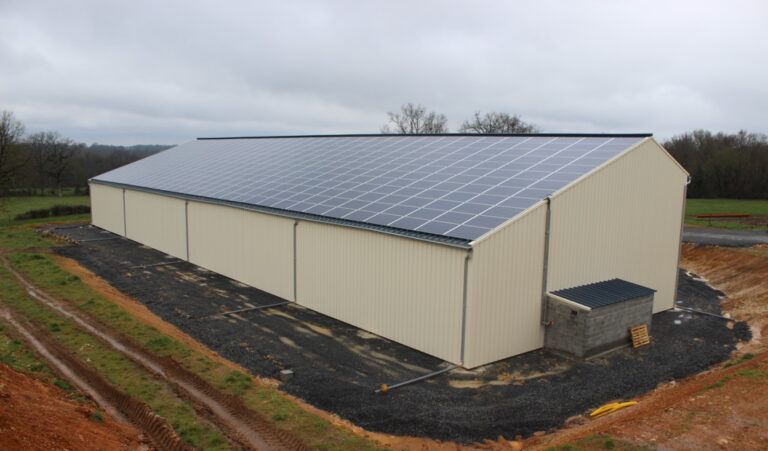 découvrez comment la charpente adaptée aux panneaux photovoltaïques peut optimiser l'installation de votre système solaire. apprenez les avantages, les techniques de construction et les conseils d'experts pour maximiser l'efficacité de votre énergie renouvelable.