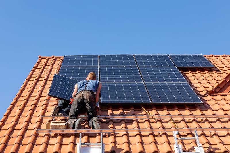 découvrez nos conseils pour choisir un installateur de panneaux photovoltaïques fiable et compétent. assurez-vous d'optimiser votre investissement dans l'énergie solaire avec un professionnel au service de votre projet.