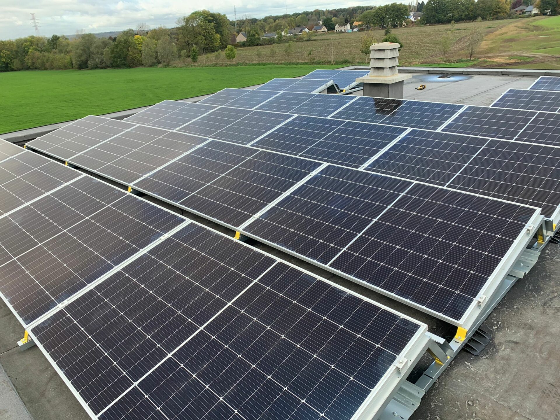 découvrez comment choisir les meilleurs panneaux photovoltaïques en belgique. guide complet sur les critères à considérer, les marques recommandées et les aides disponibles pour optimiser votre investissement en énergie solaire.