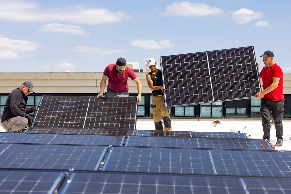 découvrez comment choisir les panneaux solaires adaptés à vos besoins. comparatif des meilleures options, conseils d'experts et astuces pour maximiser votre investissement énergétique.