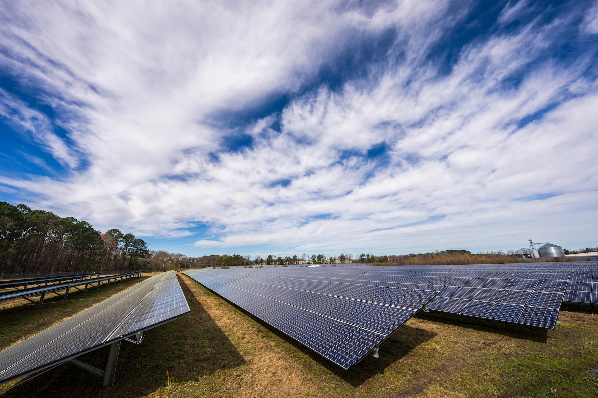 découvrez les principales contraintes liées à l'installation de panneaux photovoltaïques. informez-vous sur les aspects techniques, juridiques et environnementaux à considérer pour optimiser votre projet d'énergie solaire.