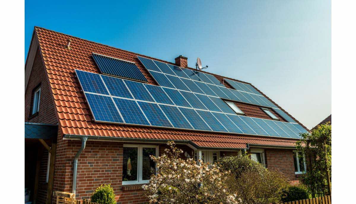 découvrez tout ce qu'il faut savoir sur la déclaration des panneaux photovoltaïques : démarches administratives, avantages fiscaux et conseils pratiques pour optimiser votre installation solaire.
