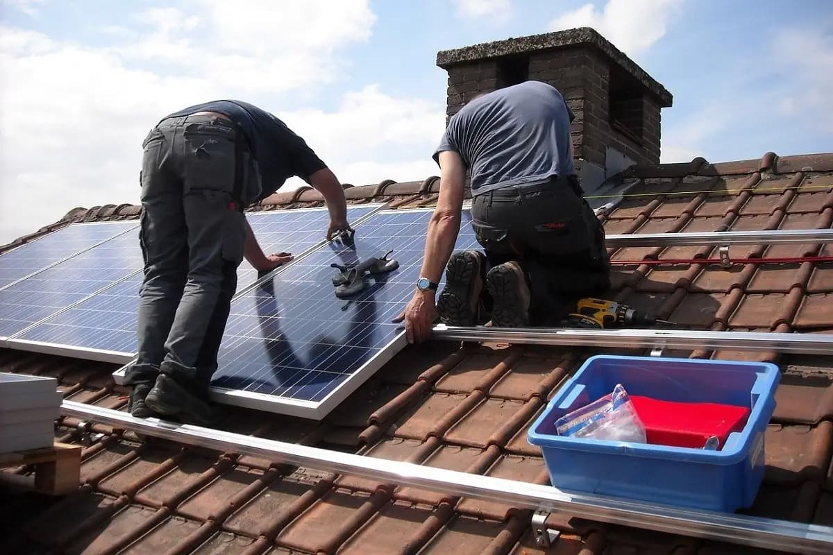 découvrez nos services de dépannage photovoltaïques pour garantir le bon fonctionnement de vos installations solaires. notre équipe d'experts intervient rapidement pour résoudre tous vos problèmes liés à l'énergie solaire, vous assurant une production d'électricité optimale.