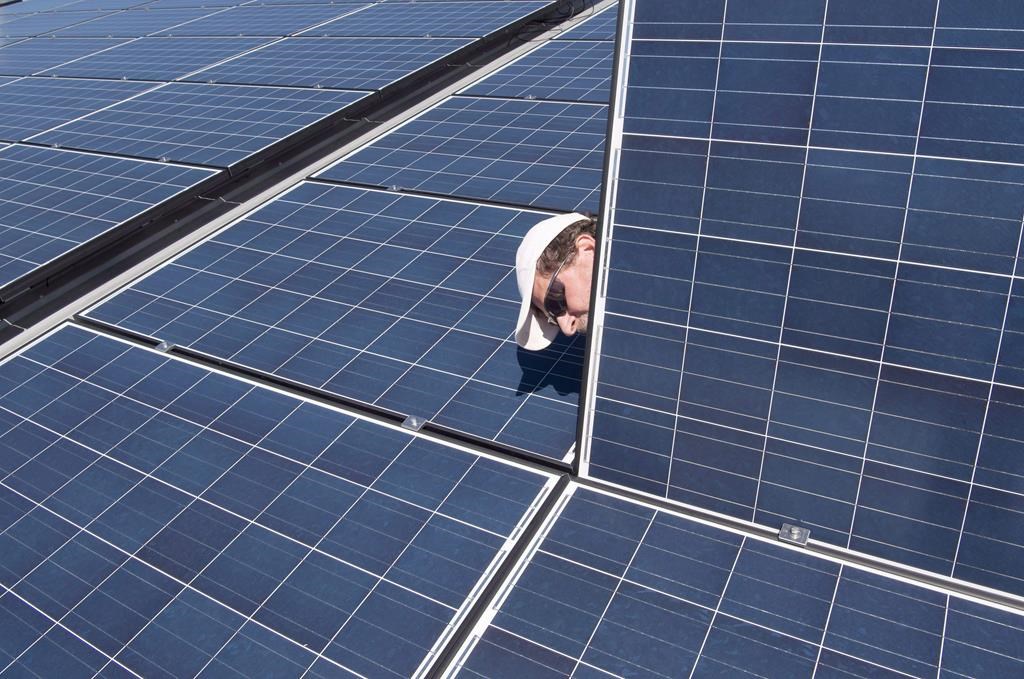 découvrez l'efficacité des panneaux photovoltaïques au québec et comment ils peuvent réduire vos factures d'électricité tout en respectant l'environnement. informez-vous sur les meilleures pratiques et les incitations gouvernementales pour maximiser votre investissement solaire.