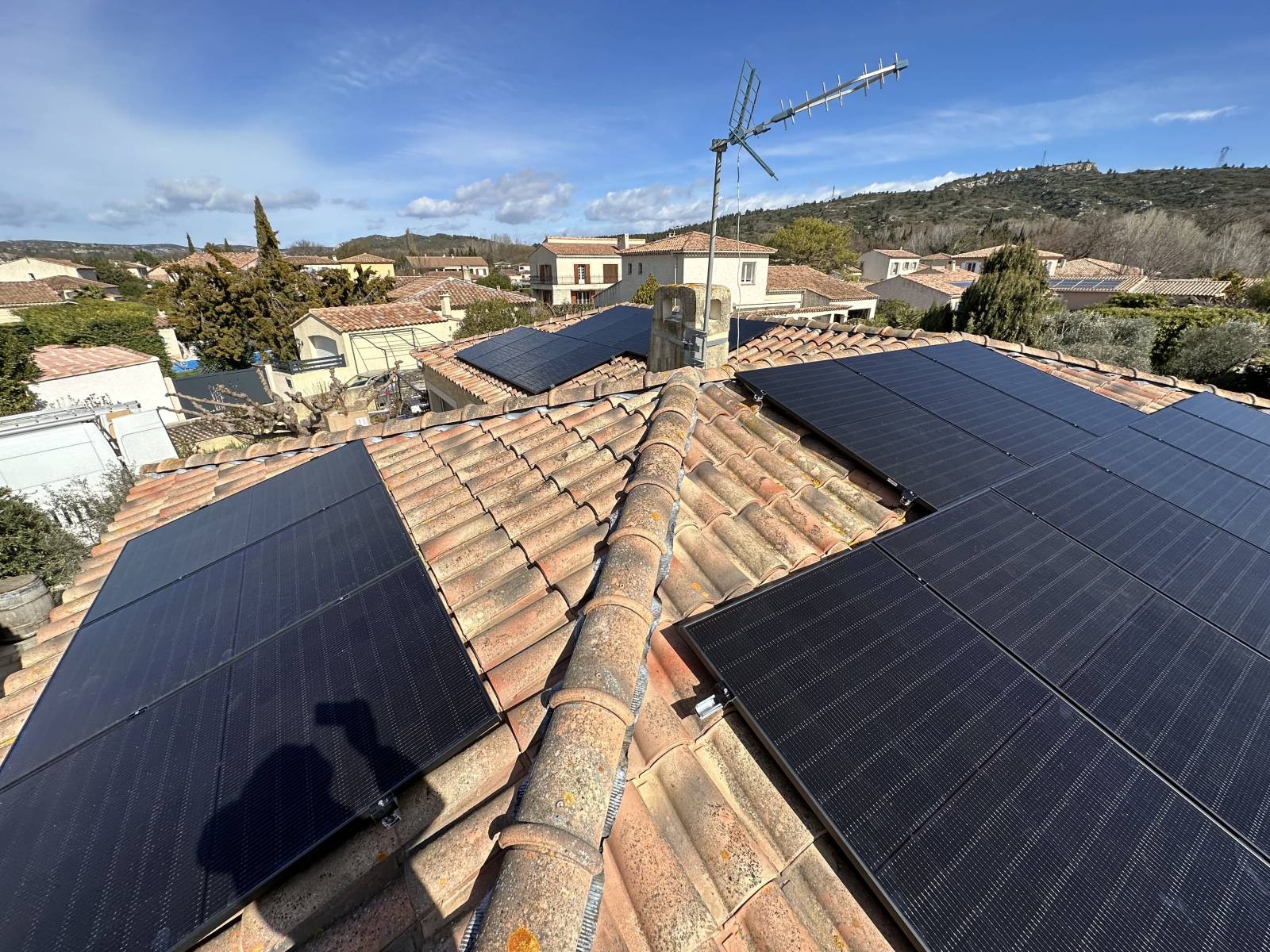 découvrez comment maximiser l'efficacité des panneaux photovoltaïques installés sur votre toiture. optimisez votre production d'énergie solaire avec des conseils pratiques et des solutions adaptées pour réduire votre facture d'électricité tout en contribuant à un avenir durable.