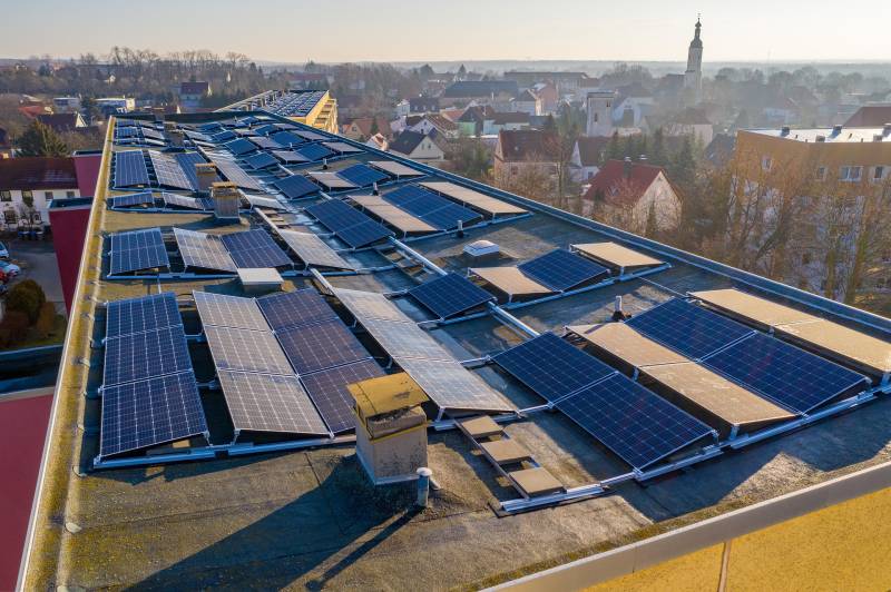 explorez les enjeux photovoltaïques, un secteur clé de la transition énergétique, qui soulève des problématiques environnementales, économiques et sociales. découvrez comment l'énergie solaire peut transformer notre avenir en réduisant notre dépendance aux énergies fossiles et en contribuant à la lutte contre le changement climatique.