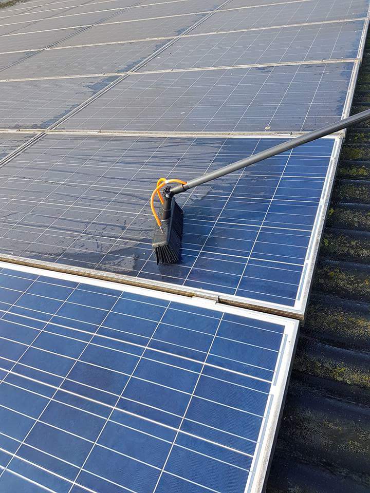 découvrez l'importance de l'entretien des panneaux photovoltaïques pour maximiser leur efficacité et prolonger leur durée de vie. apprenez les meilleures pratiques et conseils pour un fonctionnement optimal de vos installations solaires.