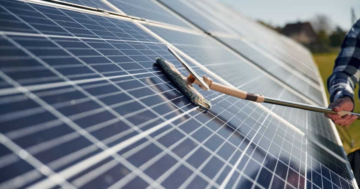 découvrez l'importance de l'entretien des panneaux photovoltaïques pour maximiser leur performance et prolonger leur durée de vie. apprenez les meilleures pratiques et conseils pour garantir un fonctionnement optimal de votre installation solaire.