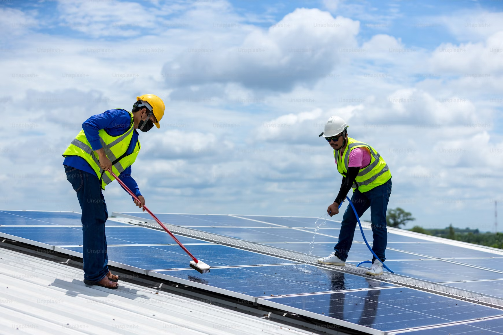 découvrez nos services d'entretien dédiés aux systèmes photovoltaïques. assurez la performance de vos panneaux solaires et maximisez votre production d'énergie grâce à nos experts. profitez d'un service fiable et efficace pour prolonger la durée de vie de votre installation.