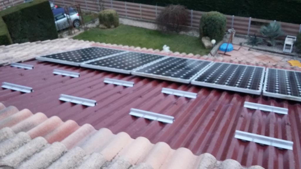 découvrez l'importance de l'étanchéité des panneaux photovoltaïques pour garantir leur performance et leur durabilité. apprenez comment une installation adéquate protège vos équipements contre les intempéries et assure un rendement optimal de votre système solaire.