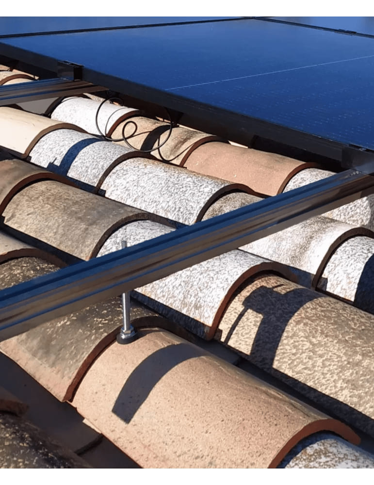 découvrez nos solutions innovantes pour la fixation de panneaux photovoltaïques, garantissant une installation sécurisée et optimale pour maximiser la production d'énergie solaire.