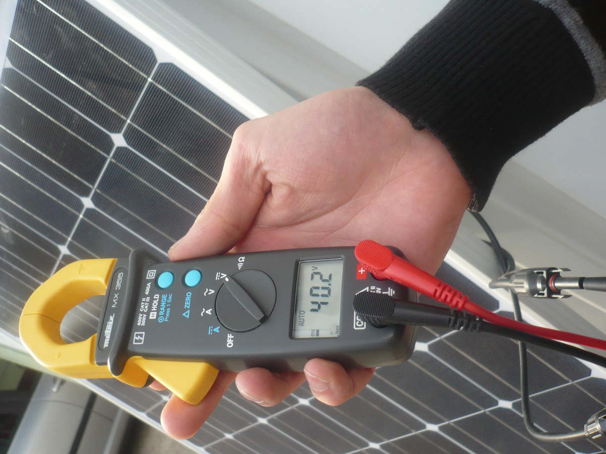 découvrez tout ce qu'il faut savoir sur la garantie décennale des installations photovoltaïques. assurez la pérennité et la protection de votre investissement solaire avec une couverture fiable et adaptée. informez-vous sur les conditions et les bénéfices d'une garantie décennale pour vos panneaux solaires.