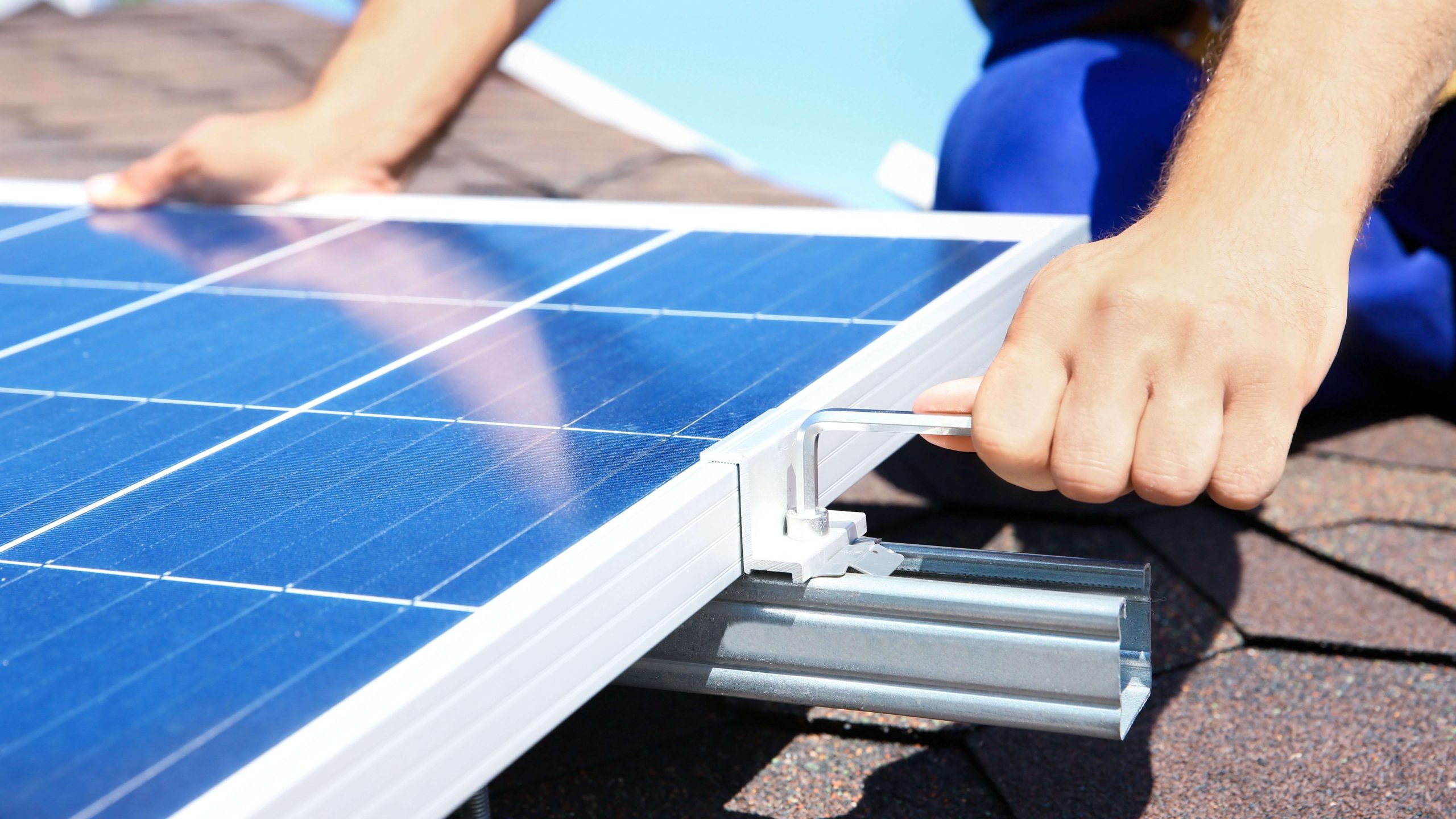 découvrez notre guide complet sur l'installation de panneaux photovoltaïques. apprenez les étapes clés, les conseils pratiques et les astuces pour optimiser votre projet d'énergie solaire, tout en maximisant vos économies et en respectant l'environnement.