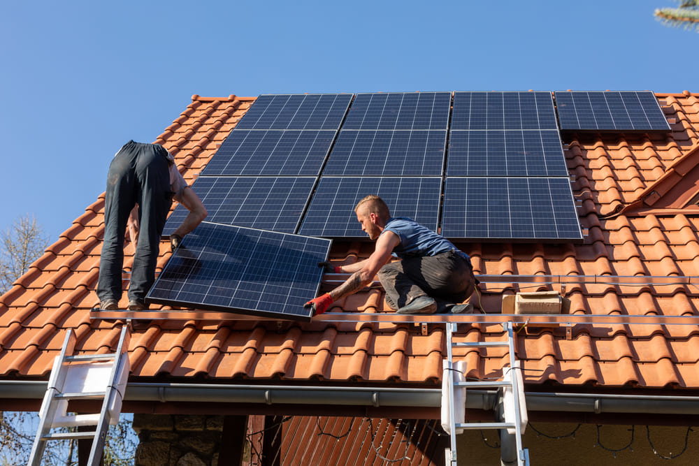 découvrez notre guide complet sur les panneaux photovoltaïques : avantages, fonctionnement, choix des équipements et conseils d'installation pour optimiser votre production d'énergie solaire.