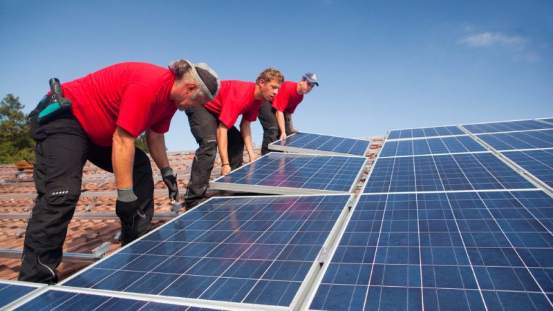 découvrez notre guide complet sur les panneaux photovoltaïques : tout ce que vous devez savoir pour choisir, installer et bénéficier de l'énergie solaire. maximisez vos économies d'énergie et réduisez votre impact environnemental grâce à des conseils pratiques et des informations claires.