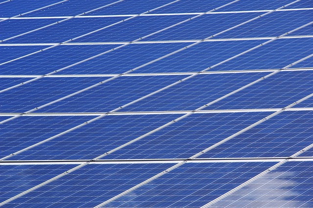 découvrez notre guide complet sur les panneaux photovoltaïques : principes de fonctionnement, avantages, installation et conseils pour optimiser votre production d'énergie solaire. informez-vous pour faire le meilleur choix et contribuer à la transition énergétique.