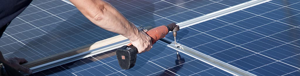 découvrez notre guide complet pour la pose de panneaux photovoltaïques, étape par étape. apprenez les techniques, les outils nécessaires et les conseils d'experts pour optimiser l'installation de votre système solaire et maximiser votre production d'énergie.