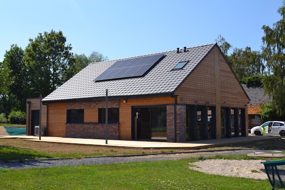 découvrez l'évolution fascinante des panneaux photovoltaïques, de leurs débuts modestes à leur rôle actuel en tant que solution clé pour une énergie durable. explorez les innovations, les défis et les perspectives d'avenir de cette technologie qui transforme notre façon de produire de l'énergie.