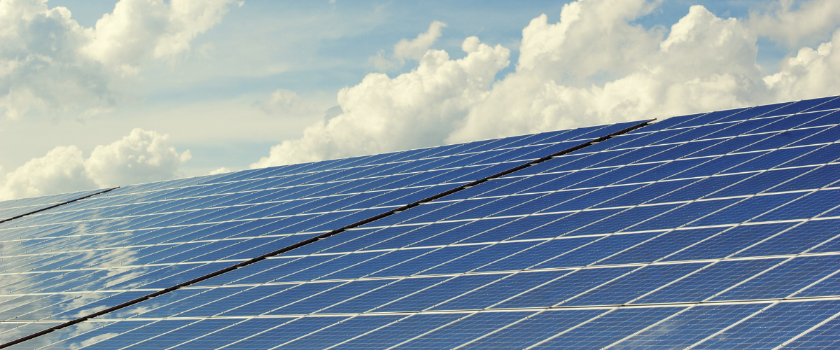 découvrez l'impact des panneaux photovoltaïques sur l'environnement et l'économie. analyse des avantages, des défis et des innovations liés à l'énergie solaire.