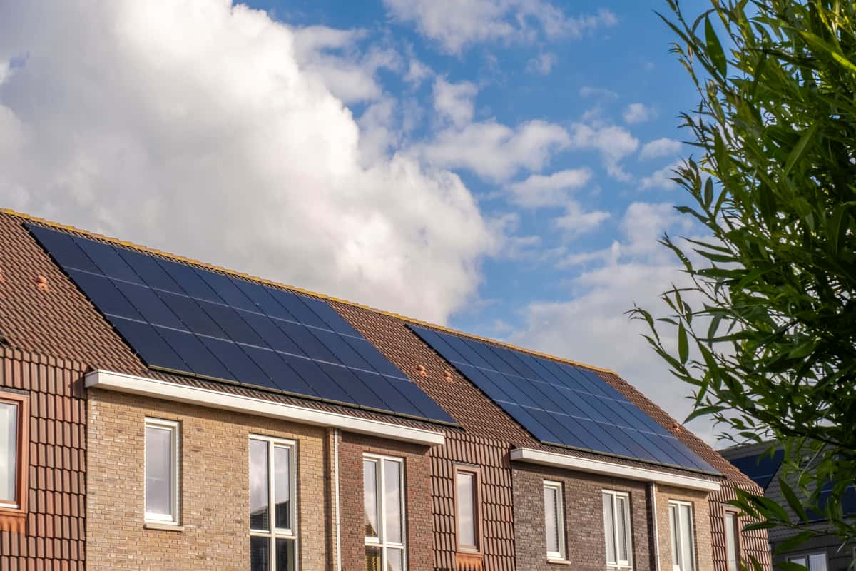 découvrez comment optimiser vos impôts grâce aux panneaux photovoltaïques. profitez des avantages fiscaux et des subventions en investissant dans l'énergie solaire, tout en réduisant votre empreinte carbone.