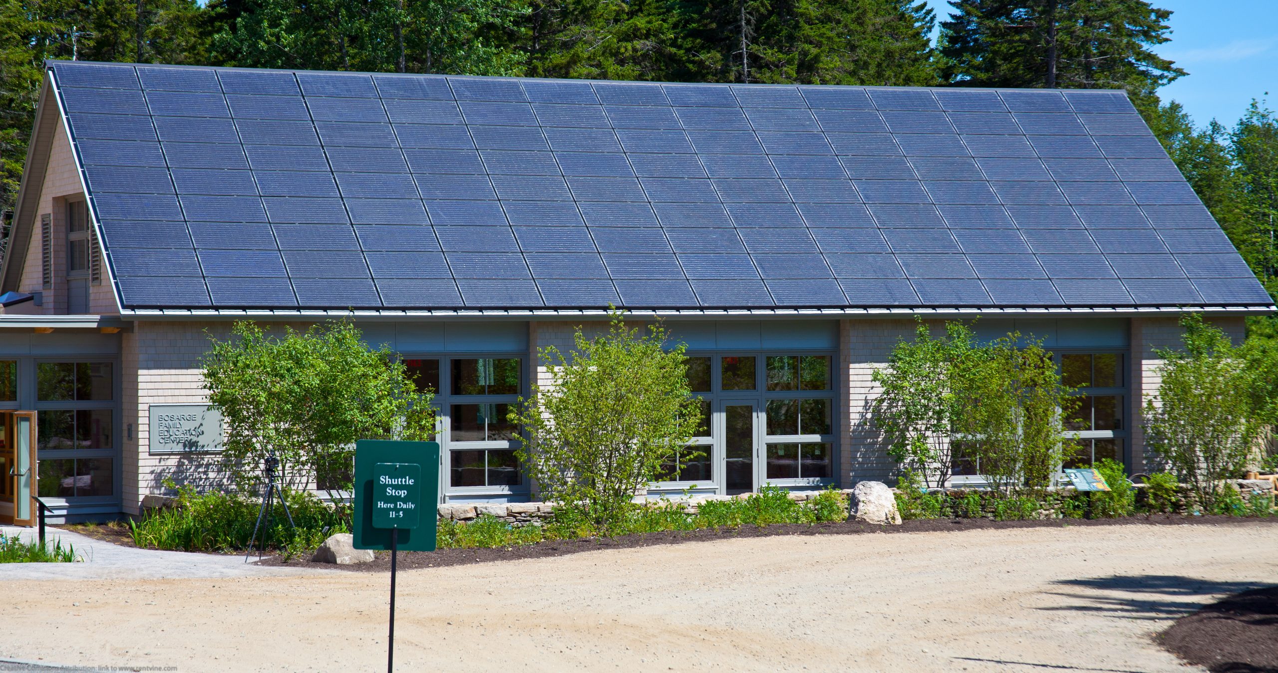 découvrez les principaux inconvénients des panneaux photovoltaïques : coûts d'installation, dépendance aux conditions climatiques, impact environnemental des matériaux et entretien nécessaire. informez-vous avant de faire le choix d'une énergie solaire.