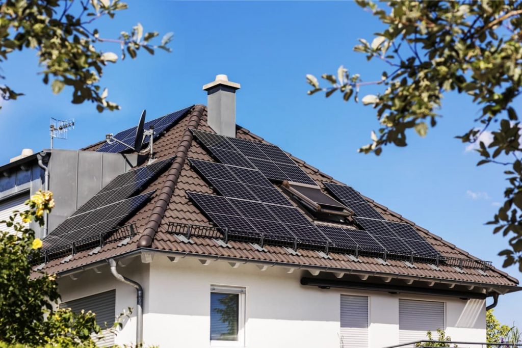 découvrez les principaux inconvénients des panneaux photovoltaïques, notamment leur coût initial élevé, la dépendance aux conditions météorologiques, et les limites de leur efficacité dans certaines régions. informez-vous sur les défis liés à l'installation et à la maintenance, afin de prendre des décisions éclairées pour votre projet d'énergie solaire.