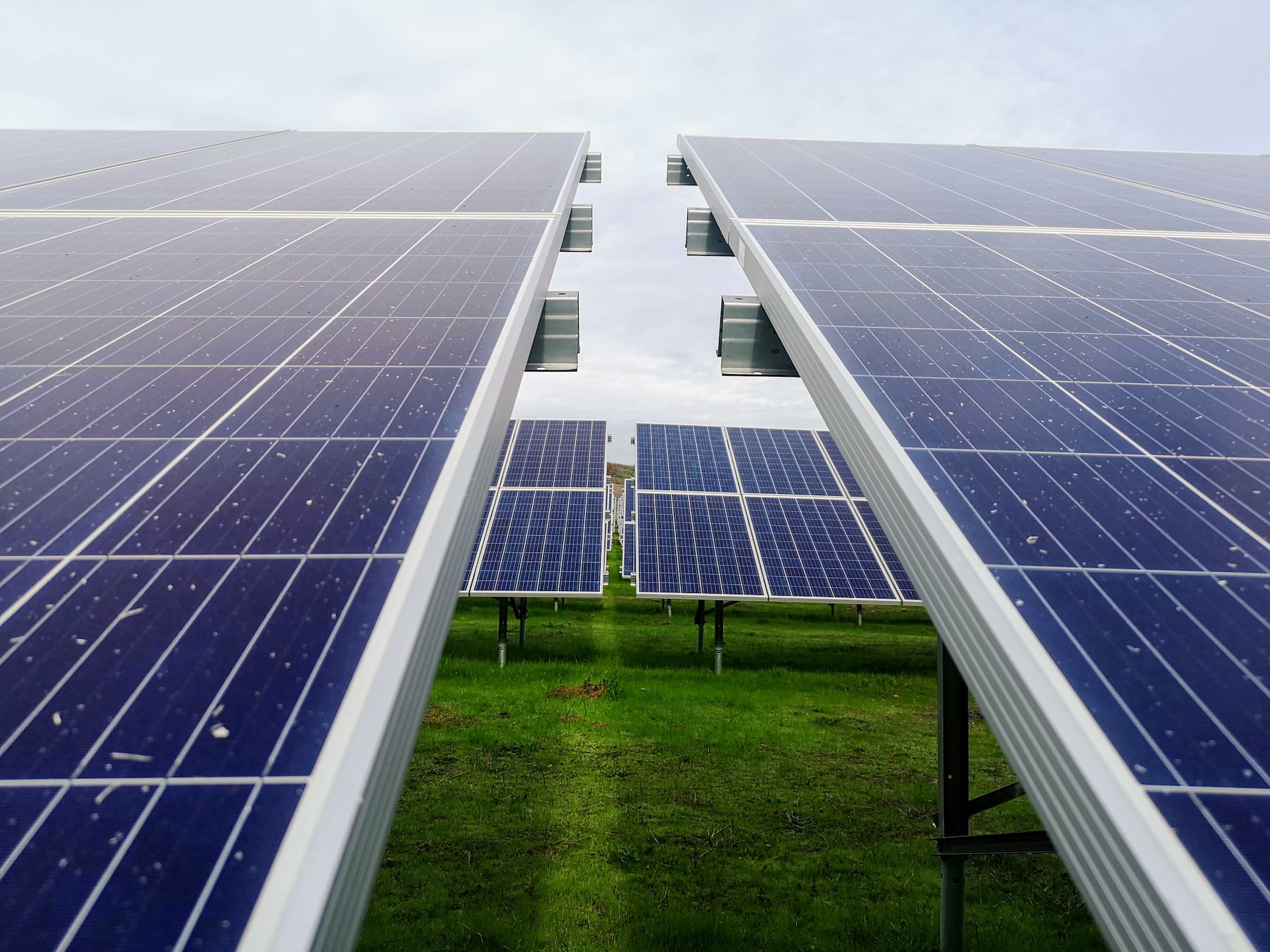 découvrez les principaux inconvénients des panneaux photovoltaïques, notamment les coûts d'installation, les besoins en entretien, l'intermittence de la production d'énergie et les impacts environnementaux liés à la fabrication. informez-vous pour faire le meilleur choix énergétique!