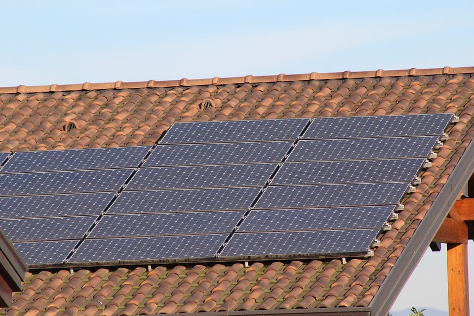 découvrez comment installer des panneaux photovoltaïques pour produire votre propre électricité et réduire vos factures énergétiques. suivez notre guide complet et profite des avantages des énergies renouvelables.