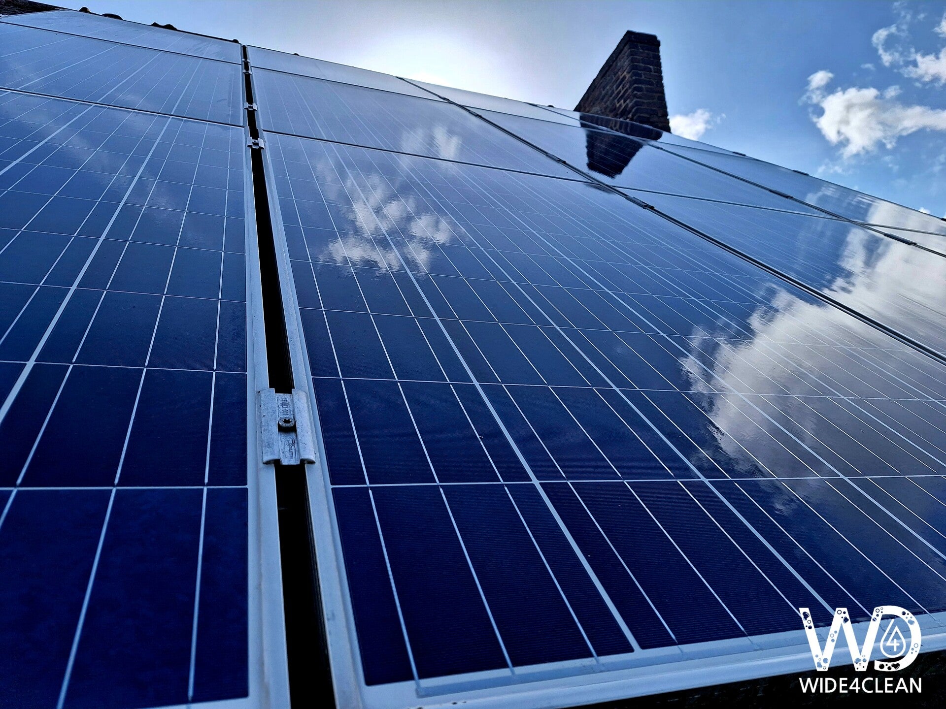 découvrez comment les lichens peuvent affecter la performance de vos panneaux photovoltaïques. apprenez des stratégies d'entretien et de nettoyage pour garantir l'efficacité de vos installations solaires.
