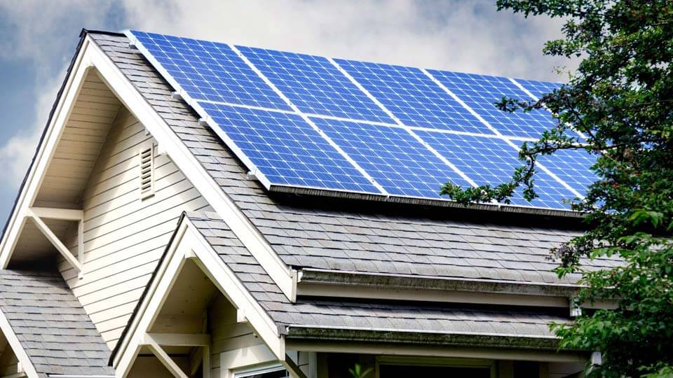 découvrez notre maison écolo équipée de panneaux photovoltaïques, une solution idéale pour réduire votre empreinte carbone tout en profitant d'une consommation d'énergie autonome. optez pour un habitat respectueux de l'environnement et économisez sur vos factures d'électricité.