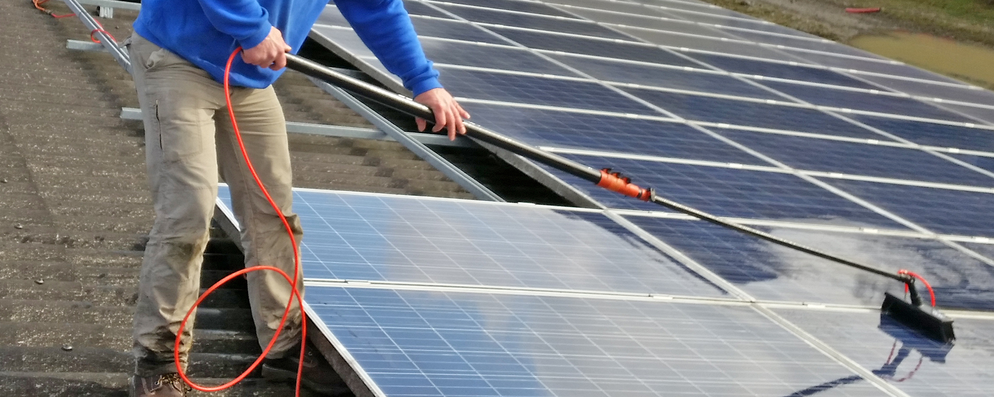 découvrez nos services de nettoyage de panneaux photovoltaïques pour optimiser la performance de votre installation solaire. bénéficiez d'une intervention professionnelle et respectueuse de l'environnement, garantissant un rendement maximal de votre énergie renouvelable.