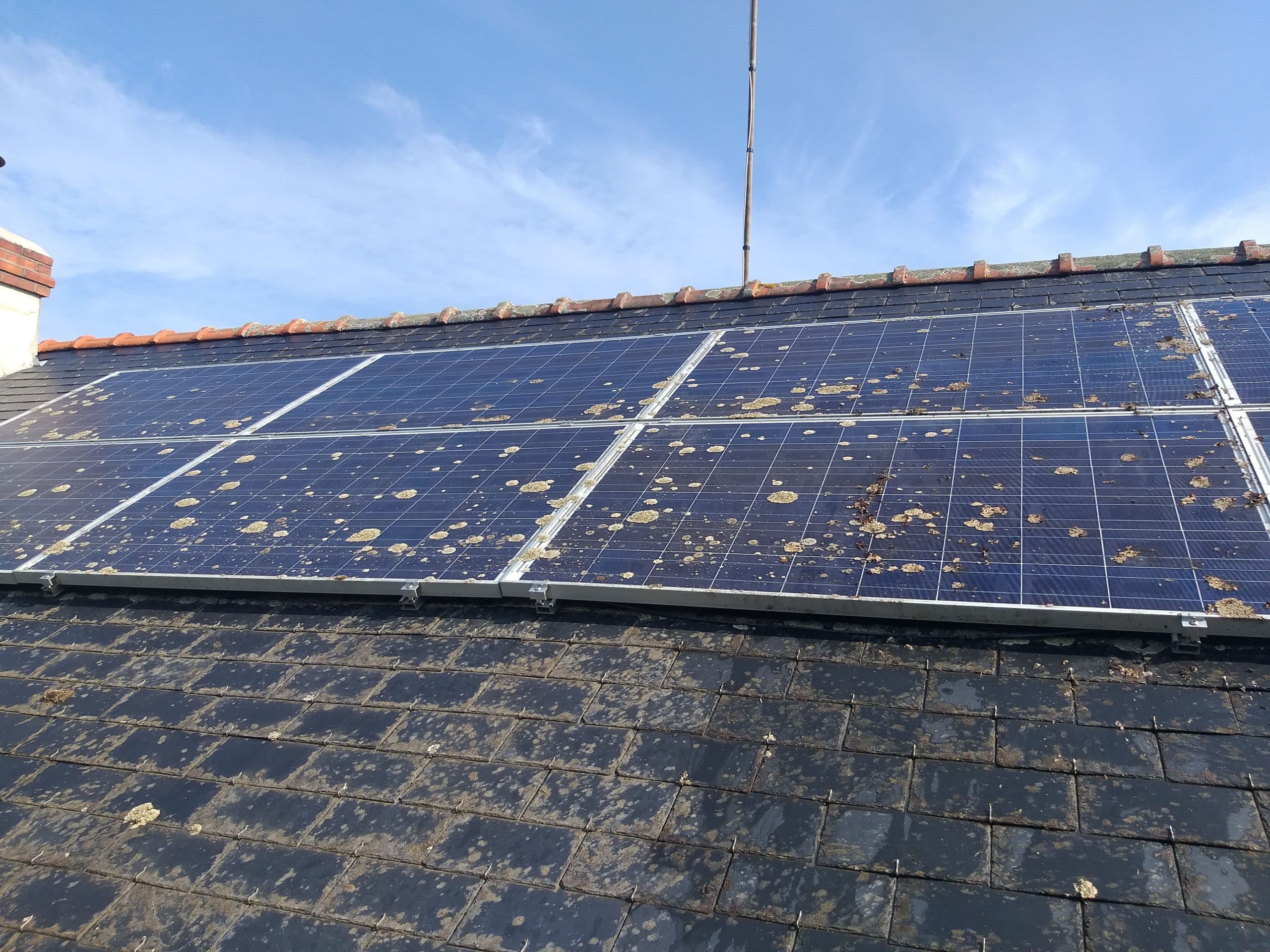 découvrez l'importance du nettoyage régulier des panneaux photovoltaïques pour optimiser leur performance et prolonger leur durée de vie. apprenez les meilleures pratiques et techniques pour garantir une production d'énergie propre et efficace.