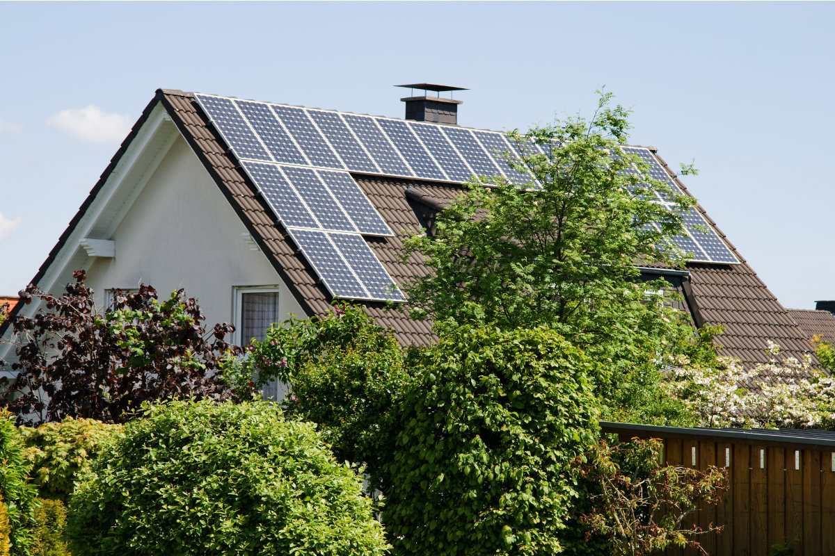 découvrez tout ce qu'il faut savoir sur le nombre de panneaux photovoltaïques nécessaires pour optimiser votre production d'énergie solaire. apprenez comment évaluer vos besoins et maximiser vos économies d'énergie avec des solutions adaptées.