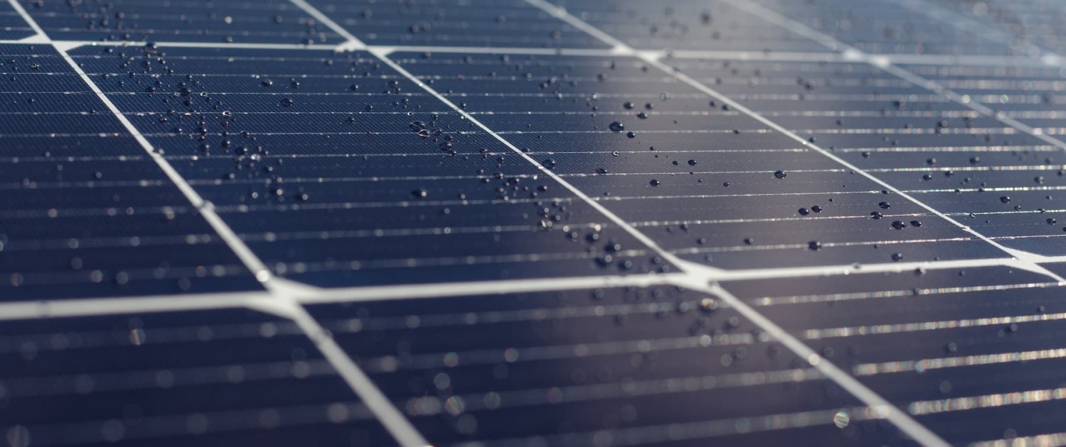 découvrez comment les orages impactent le fonctionnement des panneaux photovoltaïques et les mesures à prendre pour maximiser leur efficacité tout en garantissant leur sécurité. informez-vous sur les astuces indispensables pour protéger vos installations solaires des aléas climatiques.