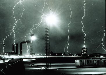 découvrez comment les orages peuvent affecter les panneaux photovoltaïques et les mesures à prendre pour protéger votre installation. apprenez à maximiser l'efficacité de vos panneaux solaires même lors de conditions climatiques extrêmes.