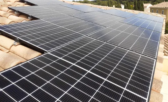 découvrez les avantages des panneaux photovoltaïques pour produire une énergie renouvelable et réduire votre facture d'électricité. apprenez comment ces systèmes solaires contribuent à la protection de l'environnement tout en offrant une solution économique et durable pour votre maison ou votre entreprise.