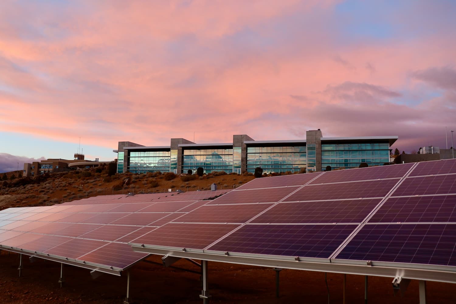 découvrez les avantages des panneaux photovoltaïques en 2023 : efficacité énergétique, économies sur vos factures d'électricité et impact environnemental positif. informez-vous sur les dernières innovations et comment intégrer cette technologie durable dans votre maison.