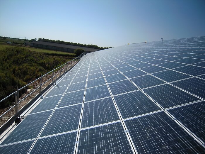 découvrez comment les panneaux photovoltaïques transforment la lumière du soleil en énergie propre et renouvelable. optimisez votre consommation d'énergie, réduisez vos factures et contribuez à la protection de l'environnement grâce à nos solutions photovoltaïques innovantes.