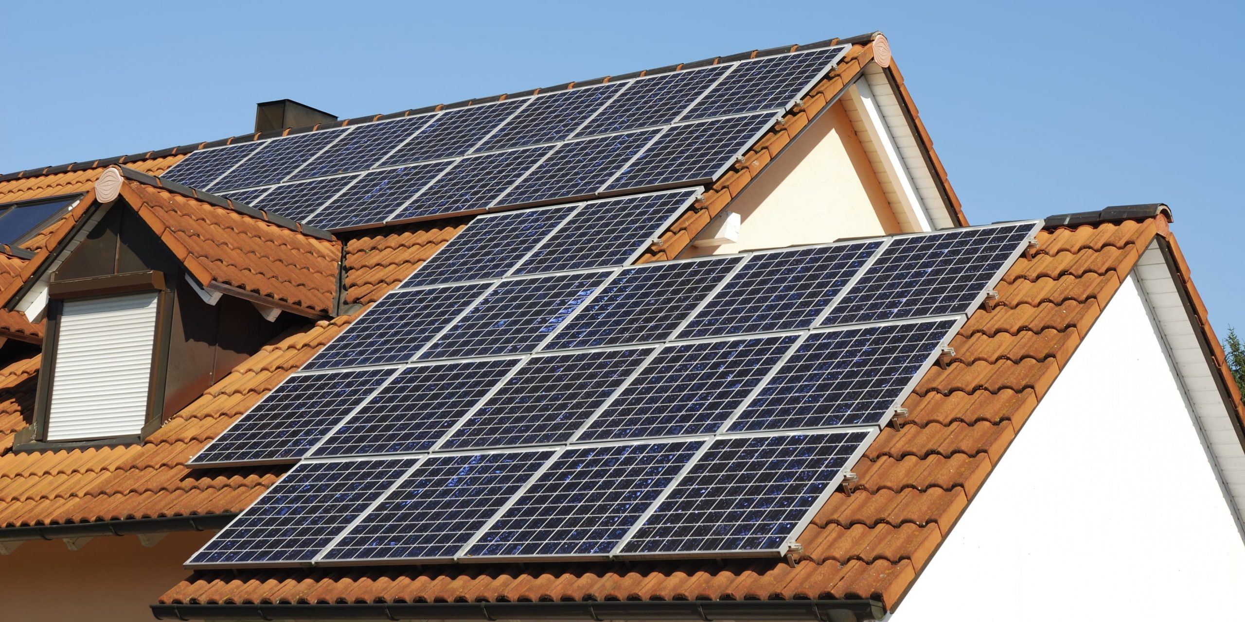 découvrez les panneaux photovoltaïques, une solution écologique et économique pour produire votre propre électricité. apprenez comment ces dispositifs convertissent la lumière du soleil en énergie renouvelable et contribuent à une transition énergétique durable.