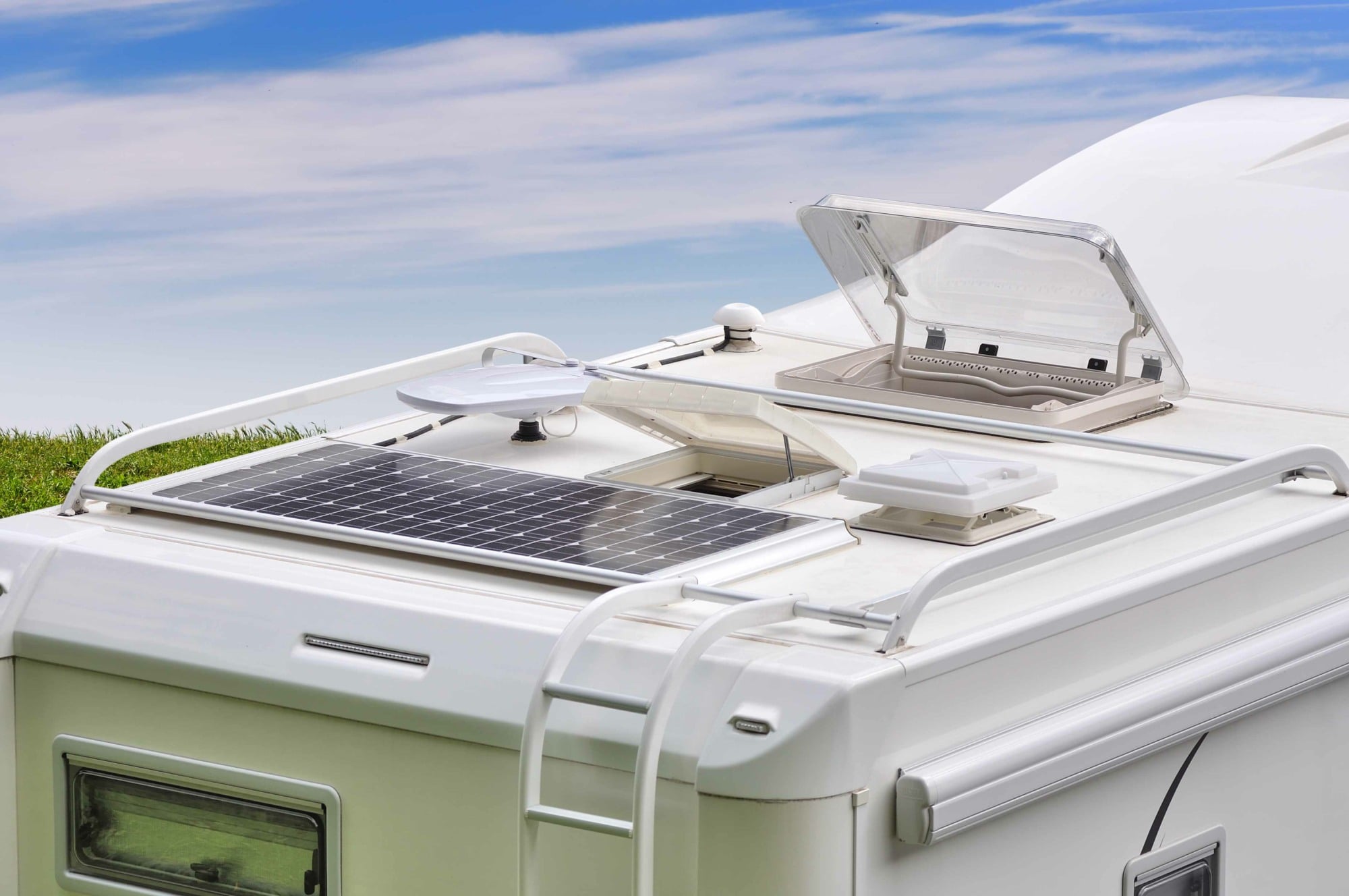 découvrez comment les panneaux photovoltaïques peuvent transformer votre camping-car en maison autonome d'énergie. profitez de vos aventures en toute liberté grâce à une source d'énergie durable et écologique.