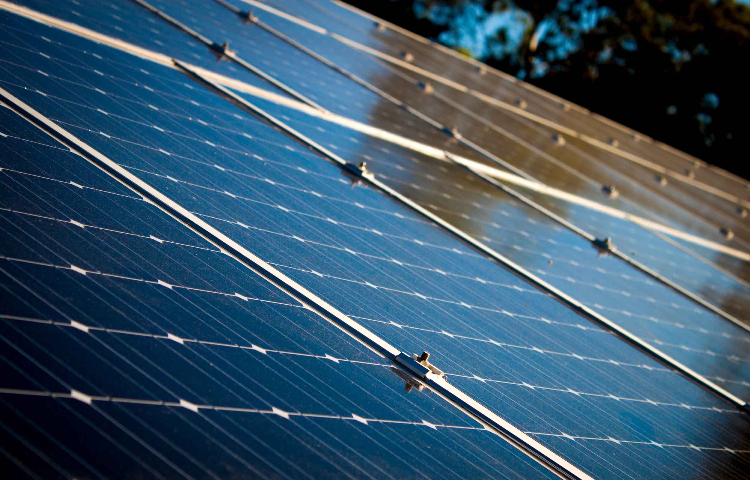 découvrez les enjeux et les perspectives des panneaux photovoltaïques, une solution énergétique durable et innovante. explorez leur impact environnemental, les avancées technologiques et le rôle crucial qu'ils jouent dans la transition énergétique.