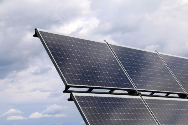 découvrez les enjeux et perspectives des panneaux photovoltaïques, une solution d'énergie renouvelable prometteuse. explorez comment cette technologie peut transformer notre approche de l'énergie et contribuer à un avenir durable.