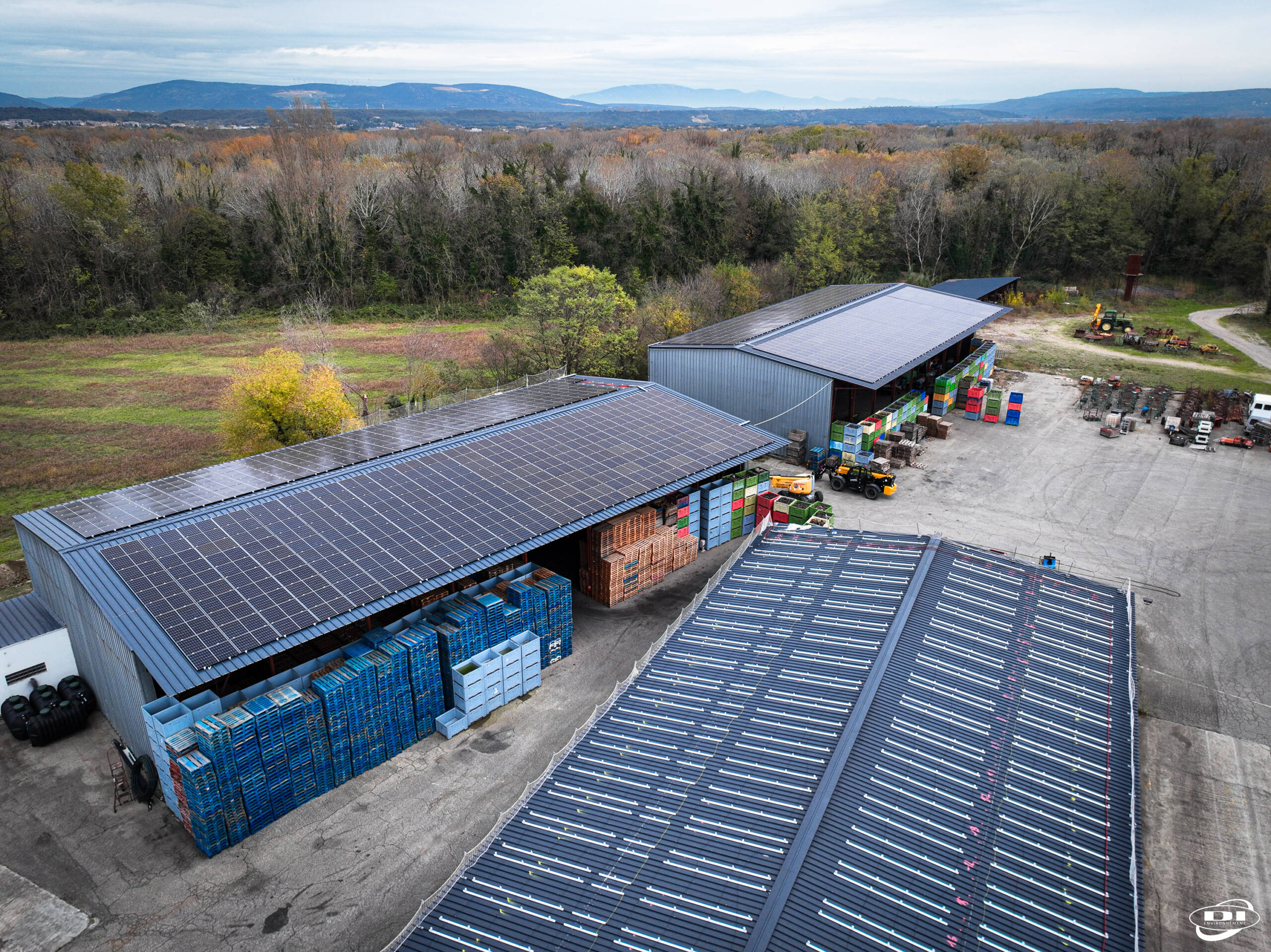 découvrez comment les panneaux photovoltaïques contribuent à la protection de l'environnement en réduisant notre empreinte carbone, en favorisant les énergies renouvelables et en préservant la biodiversité. informez-vous sur les avantages écologiques de l'énergie solaire et son rôle dans la transition énergétique.